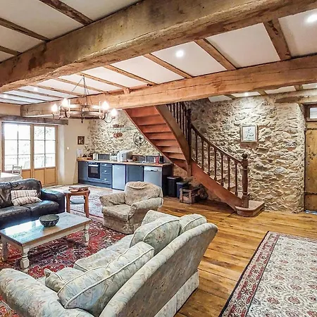 Beautifully Renovated Barn *